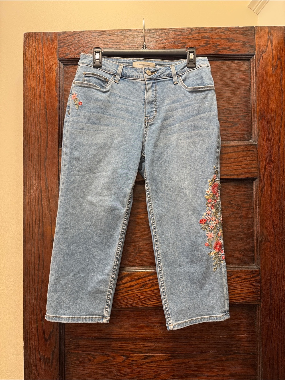 croft & barrow Light Blue Cropped Jeans with Floral Embroidery